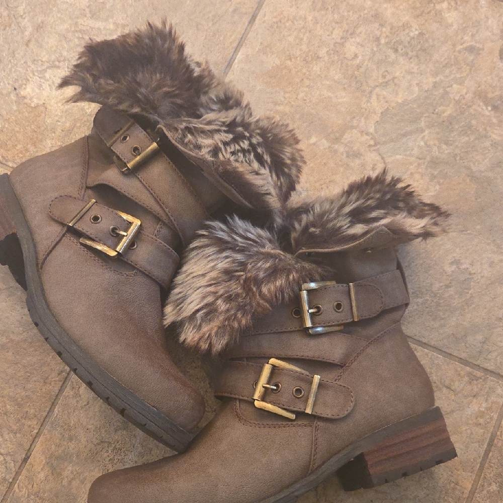 Steve Madden Tan Fur-Trimmed Winter Boots - Picture 4 of 6